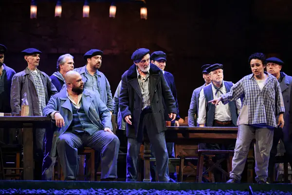 İspanyol şarkıcılar Zarzuela (geleneksel İspanyol operası) La tabernera del Puerto (The Harbour Innkeeper) sırasında 31 Mayıs 2025 tarihinde Madrid, İspanya 'da Zarzuela Tiyatrosu' nda sahne almışlardır.