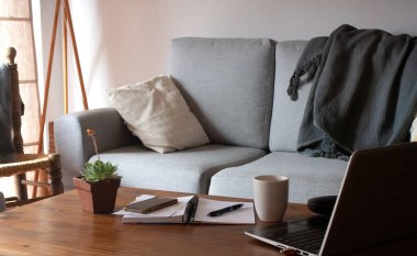 Sanal derste bir öğrencinin unsurları. Okul konseptine dönelim.