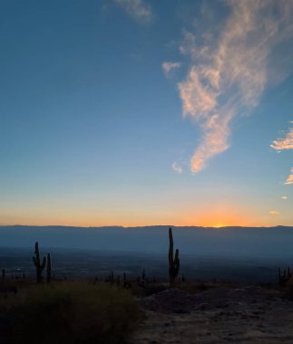 Macera turizmi. Turizm promosyonları için arka plan. Tucuman.Tucuman 'ın manzarası, Calchaqui Vadisi. Egzotik manzaralar. - Uzayı kopyala