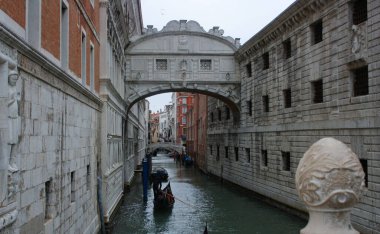 İç Çekmeler Köprüsü, Venedik, İtalya. Yatay çekim. Kopya alanı. Duvar kağıdı, turizm reklamları ve broşürler için arka plan. İtalya 'da kış tatili.