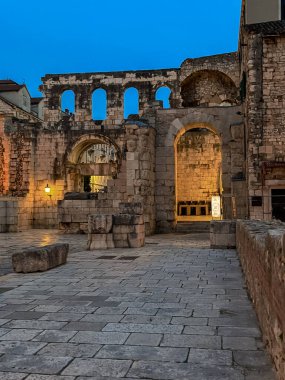 Split şehrinde göze çarpan muhteşem antik taş yapılar. Tarihle dolu turistik yerler. Split City Dünya Mirası Sitesi 'ni ilan etti. Seyahat ve turizm acenteleri için görüntüler. Boşluğu kopyala
