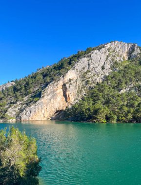 Krka Ulusal Parkı, Hırvatistan. Doğal bir ortamda huzur ve rahatlama. Egzotik seyahat ve turizm. Turizm getirileri için arka plan.