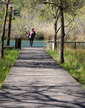 Krka Ulusal Parkı, Hırvatistan. Doğal bir ortamda huzur ve rahatlama. Egzotik seyahat ve turizm. Turizm getirileri için arka plan.