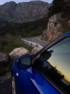 Yaz turizmi dinleniyor. Hırvatistan 'da. Yaşam tarzı. Seyahat terfisi için mükemmel. Güzel seyahat yerleri var. Yaz turizmi kavramı. Sağlığa ve sürdürülebilirliğe odaklı seyahat.