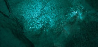 Sanat projeleri için doku. Gök mavisi gölgesinde buruşmuş kağıt. Hipnotik dokular. Mdern tasarım projeleri için ışık ve gölgeli zarif ve modern doku.