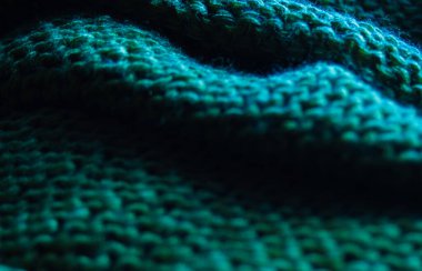  Yumuşak dokuma ile detaylandırılmış deniz mavisi dokusu, moda tasarımı için ideal arka plan. Yaratıcı işler için el yapımı deniz mavisi dokusu. Seçici odaklanma. Yatay gerçek resim