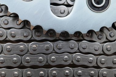 Yeni demir zincirler ve dişliler