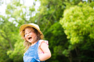 Ormandaki küçük kız