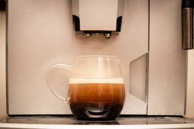 Kahve dükkanındaki kahve makinesi.