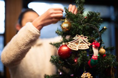 Noel ağacı süsleme kız