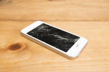 Kırık ekran ile Smartphone