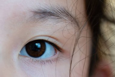 Şüpheci bir görünüm yakın çekim, yakın çekim