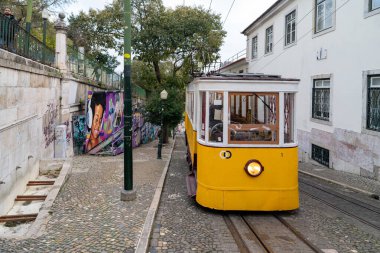 Lizbon 'da sarı bir füniküler, ulaşım, tarihi