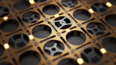 Parlayan neon nesneler kullanarak metalik geometrik şekillerin animasyonunu döngüye sokuyorum. Yakın plan. Odaklanmayın