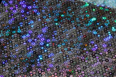 Arkaplan İçin Parlak Holografik Canlı ve Renkli Disko Çemberleri