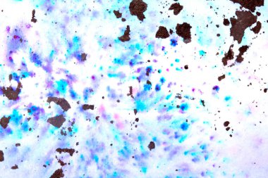 Bir Siyah Mürekkep Canlı Bir Gökkuşağı Renkli Sulu Arkaplan Boyası 'na Dökülüp Dökülüyor