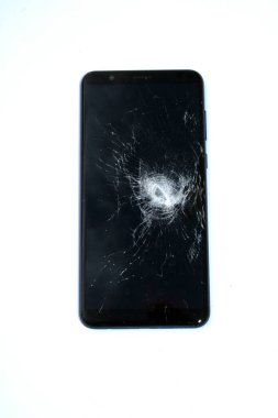 Akıllı Telefon Çekiç Tarafından Kırılırken Cam Parçalanıyor