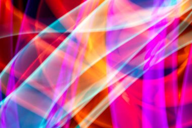 Siyah Arkaplanda Soyut Bir Neon Işığı Bulanık ve Hareketli 80 'lerin Vibe Diskosu