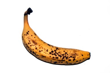 Beyaz bir arka planda derisi yüzülmüş olgun bir muz
