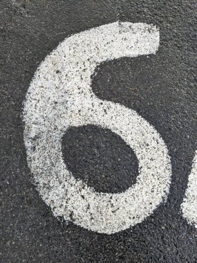 Sıkıntılı Durum Tipografisinde Yazılı Bir Harf Bulundu