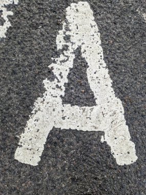 Sıkıntılı Durum Tipografisinde Yazılı Bir Harf Bulundu