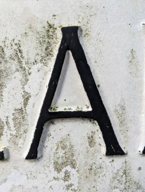 Sıkıntılı Durum Tipografisinde Yazılı Bir Harf Bulundu