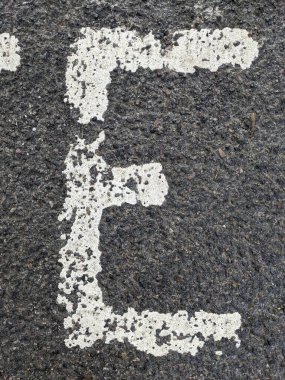 Sıkıntılı Durum Tipografisinde Yazılı Bir Harf Bulundu