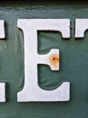 Sıkıntılı Durum Tipografisinde Yazılı Bir Harf Bulundu