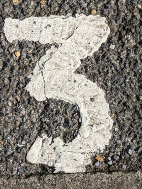 Sıkıntılı Durum Tipografisi 'nde Yazılı Sözcükler 3 Numara Bulundu