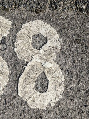 Sıkıntılı Durum Tipografisinde Yazılı Sözcükler 8 Numara Bulundu