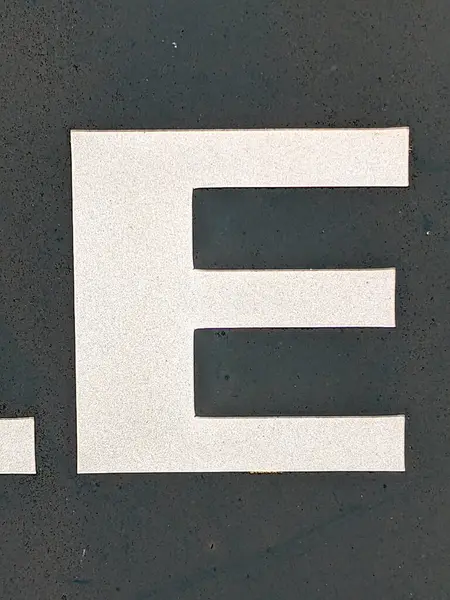 Sıkıntılı Durum Tipografisi ile Yazılan Sözcükler Fidye Notu E Bulundu