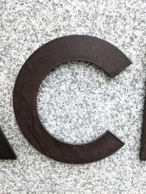 Sıkıntılı Durum Tipografisi ile Yazılan Sözcükler C Harfi Fidye Defteri Bulundu