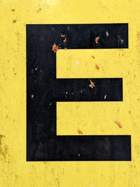 Sıkıntılı Durum Tipografisi ile Yazılan Sözcükler E Harfi Fidye Defteri Bulundu