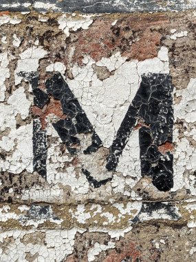 Sıkıntılı Durum Tipografisi ile Yazılan Sözcükler M Harfi Fidye Defteri Bulundu