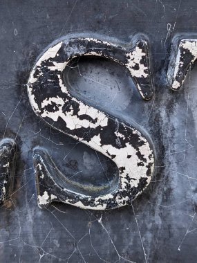 Sıkıntılı Durum Tipografisi ile Yazılan Sözcükler S Fidye Defteri Bulundu