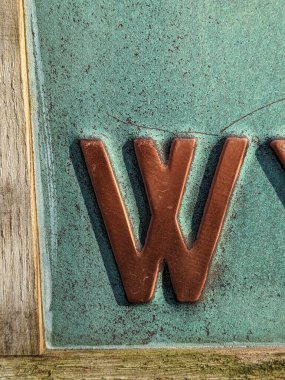 Sıkıntılı Durum Tipografisi ile Yazılan Sözcükler W Harfi Fidye Defteri Bulundu