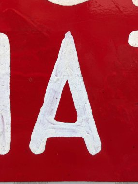 Sıkıntılı Durum Tipografisinde Yazılan Sözcükler Bir Harf Buldu