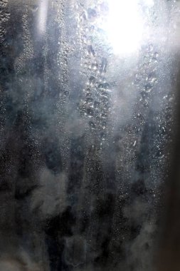 Su Yoğunlaşması Küçük Köpükler Bir Cam Pencere Nem Yakın