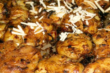 Altın Kavrulmuş Ezilmiş veya Ezilmiş Patates Tepsisine Kapalı