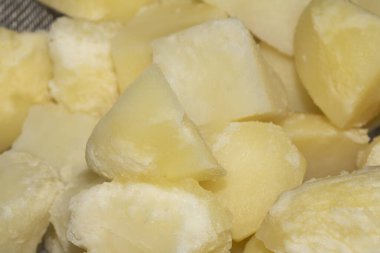 Dilimlenmiş Haşlanmış Patates Parçalarını Kapat