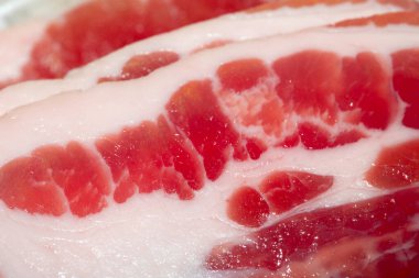 Pişmemiş Pastırma Dilimleri Pişirilmeye Hazır