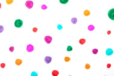 Polka Noktası Benekli Çember Çocuksu Keçeli Kalem Ucu Gökkuşağı Arkaplanında