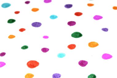 Polka Noktası Benekli Çember Çocuksu Keçeli Kalem Ucu Gökkuşağı Arkaplanında