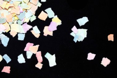 Yırtık Kağıt Tabaka Konfeti Renkli Hassas Soyut Doku Siyah Arkaplan