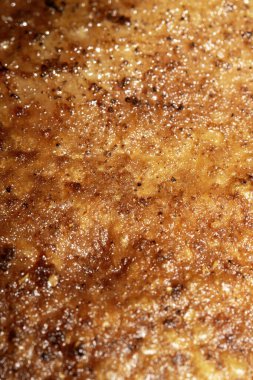 Tavuklu ördek derisini yakın pişir.