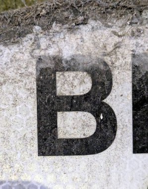 Sıkıntılı Durum Tipografisi ile Yazılan Sözcükler B Harfi Bulundu