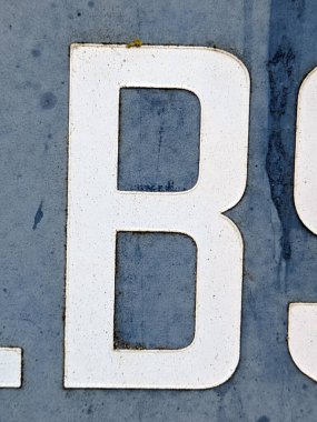 Sıkıntılı Durum Tipografisi ile Yazılan Sözcükler B Harfi Bulundu