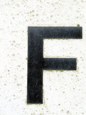 Sıkıntılı Tipografide Yazılan Sözcük F Harfi Bulundu