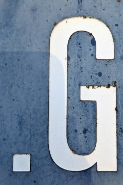 Sıkıntılı Durum Tipografisi ile Yazılan Kelimeler G Numarasını Buldu