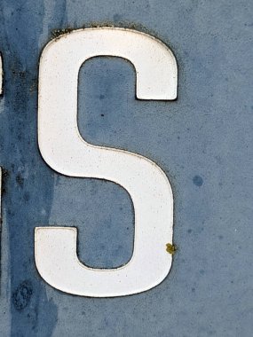 Sıkıntılı Durum Tipografisi ile Yazılan Sözcükler S Harfi Bulundu